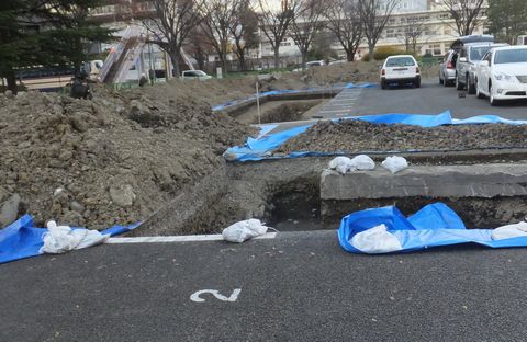 131202県庁・遺跡発掘