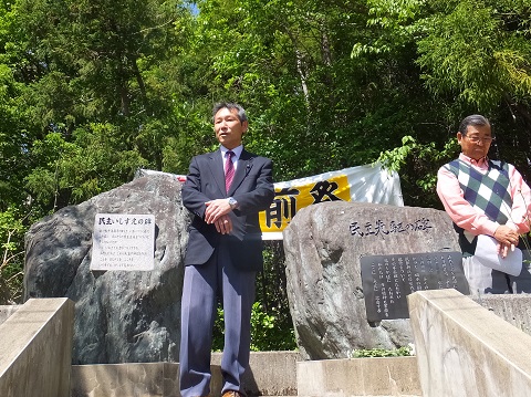 140518民主先駆の碑前